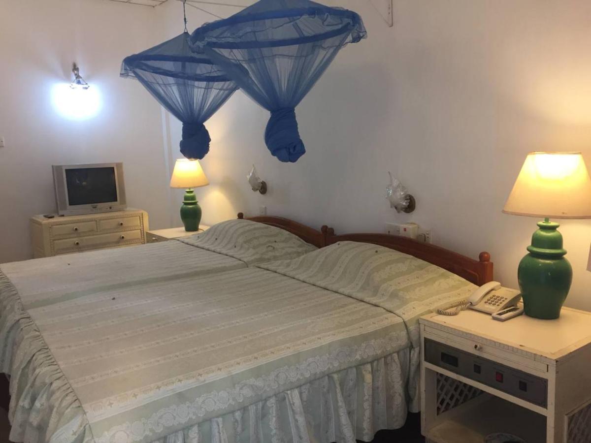 אנוראדפורה Hotel Shalini מראה חיצוני תמונה