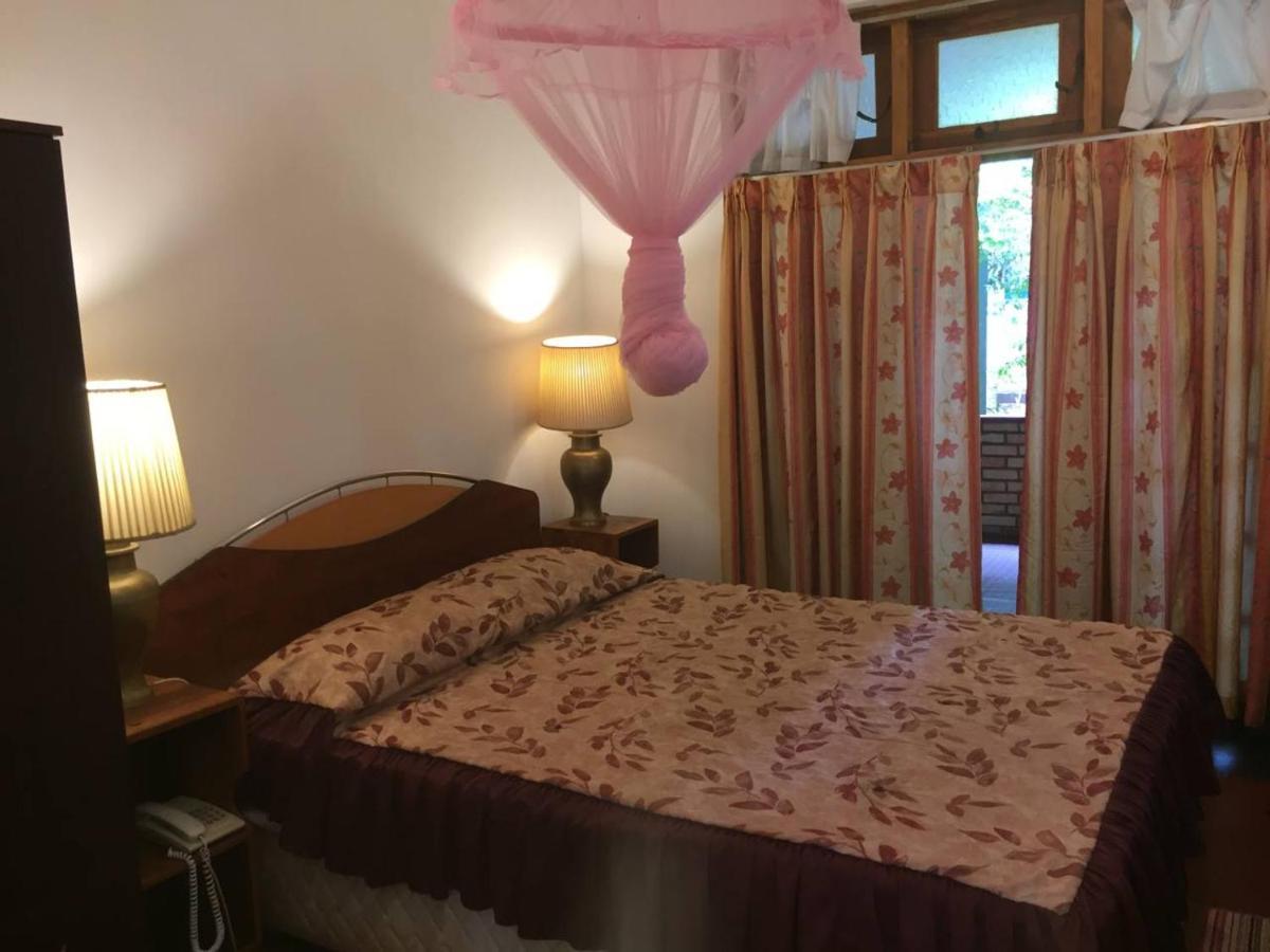 אנוראדפורה Hotel Shalini מראה חיצוני תמונה