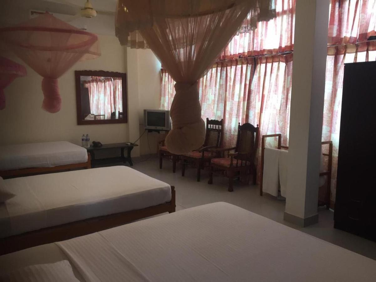 אנוראדפורה Hotel Shalini מראה חיצוני תמונה
