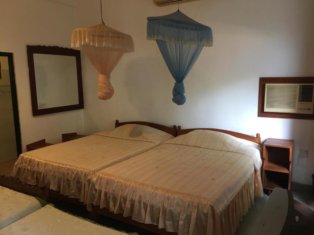 אנוראדפורה Hotel Shalini מראה חיצוני תמונה