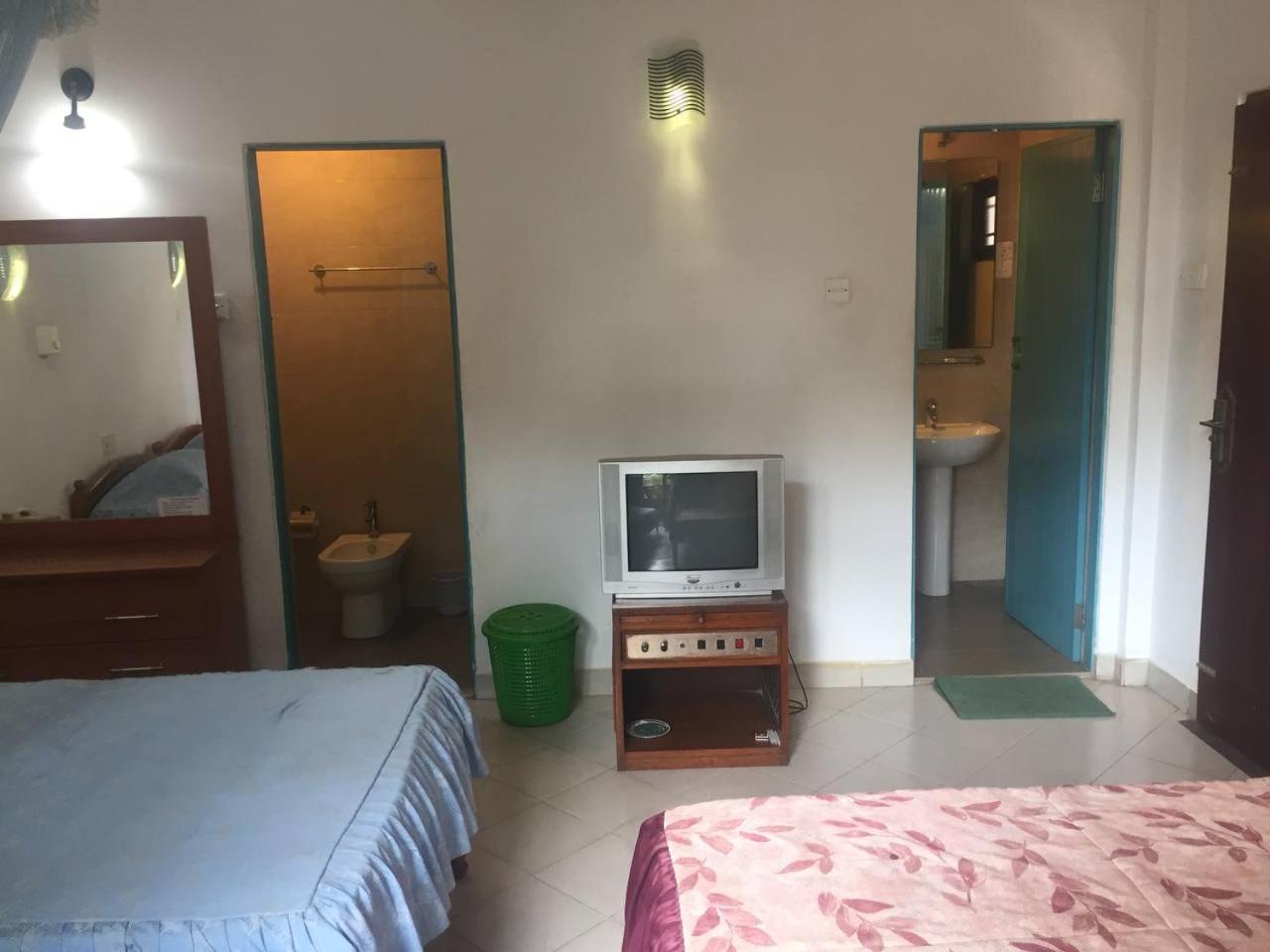 אנוראדפורה Hotel Shalini חדר תמונה