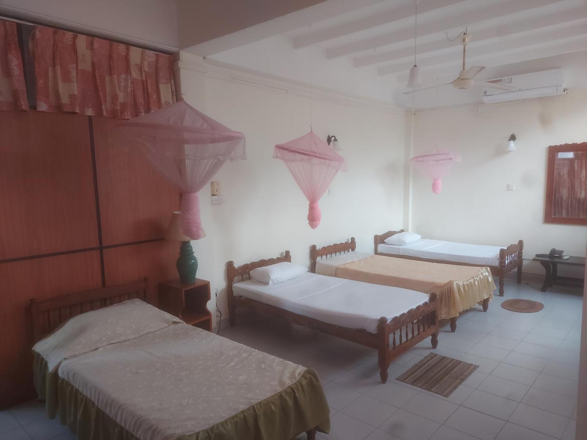 אנוראדפורה Hotel Shalini חדר תמונה